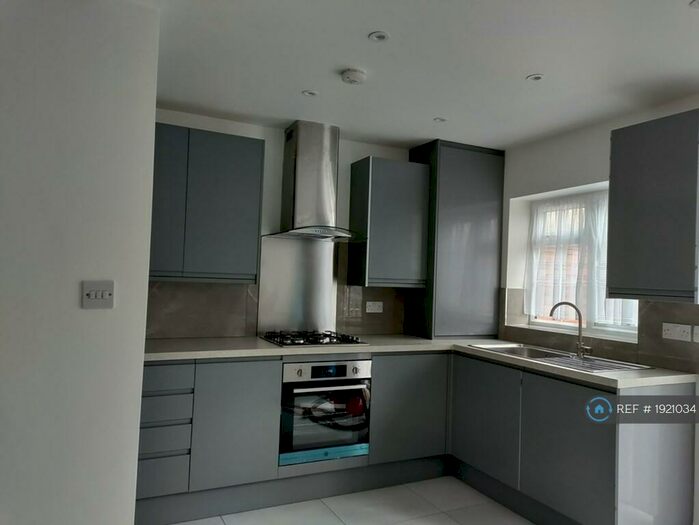 3 Bedroom Terraced House To Rent In Southwood Drive, Surbiton, KT5