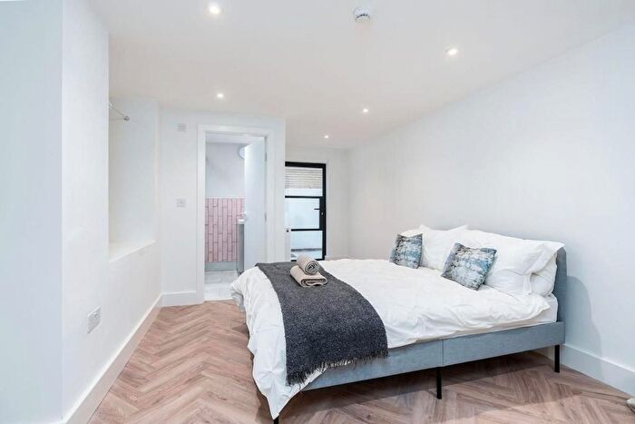 2 Bedroom Flat To Rent In Newham, London, E16