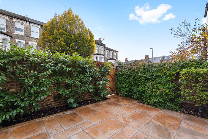 2 Bedroom Flat To Rent In Barnard Road, London, SW11