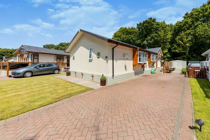 2 Bedroom Mobile/park Home For Sale In Capel Road, Ruckinge, Ashford, TN26