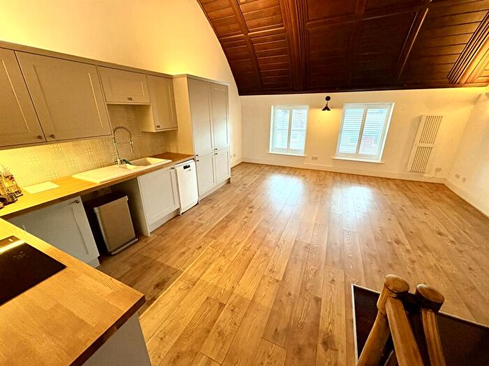 2 Bedroom Flat For Sale In Lawrence Road, Southsea, PO5