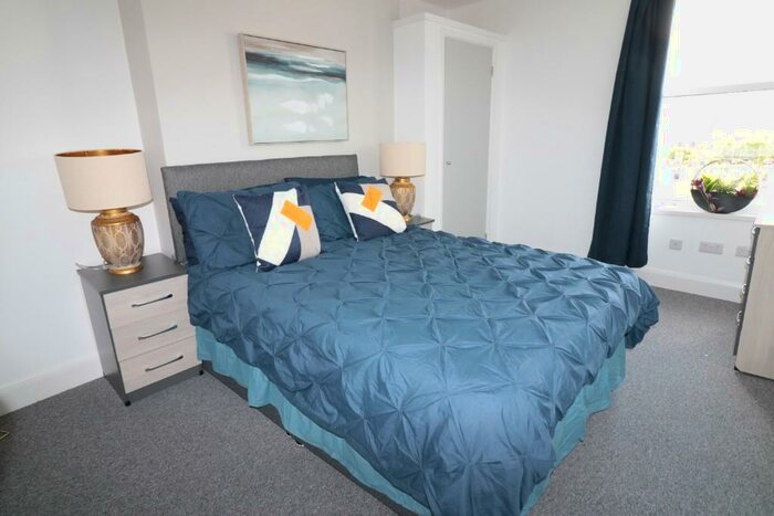 4 Bedroom Flat To Rent In Mount Street, Plymouth, Devon, PL4