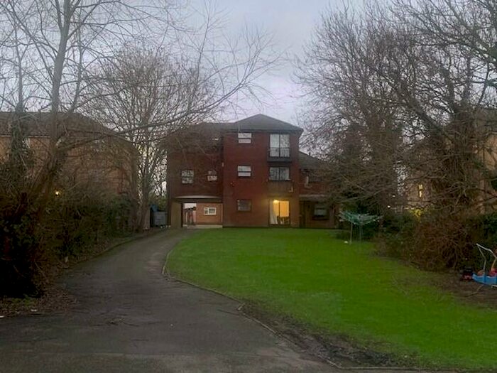 2 Bedroom Flat To Rent In South Street, RM1