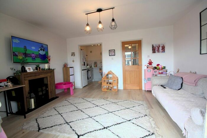 1 Bedroom Flat To Rent In Leckhampton Place, London, SW2