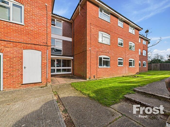 2 Bedroom Flat To Rent In Cobblers Close, Farnham Royal, Bucks, SL2