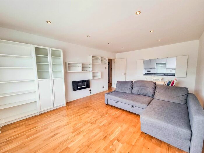 2 Bedroom Flat To Rent In Selbridge Court, Princes Road, Wimbledon, SW19
