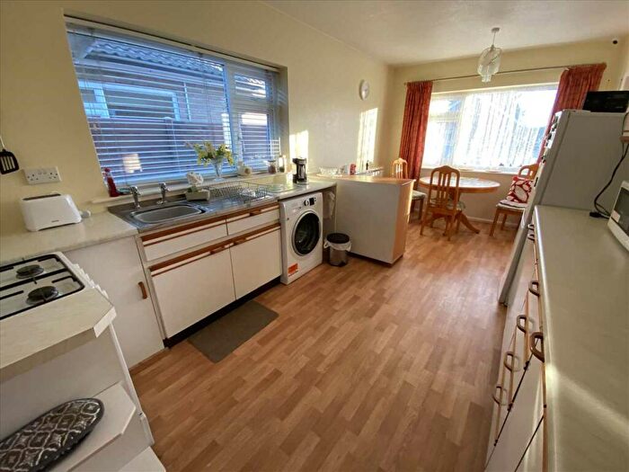3 Bedroom Detached Bungalow For Sale In Bishops Road, Leasingham, NG34