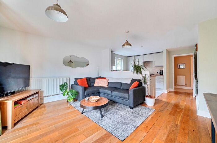1 Bedroom Flat For Sale In Willis Yard, Chelmsford Road, London, N14