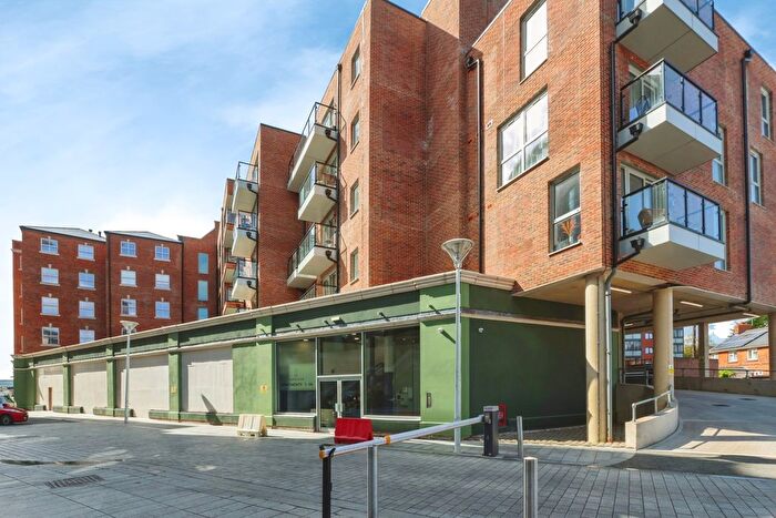 1 Bedroom Flat For Sale In East Quay Road, Poole, Dorset, BH15