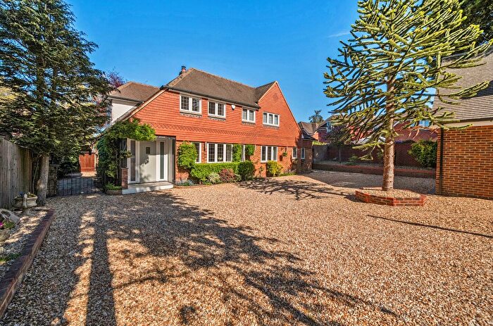 4 Bedroom Detached House For Sale In Reading Road South, Fleet, Hampshire, GU52
