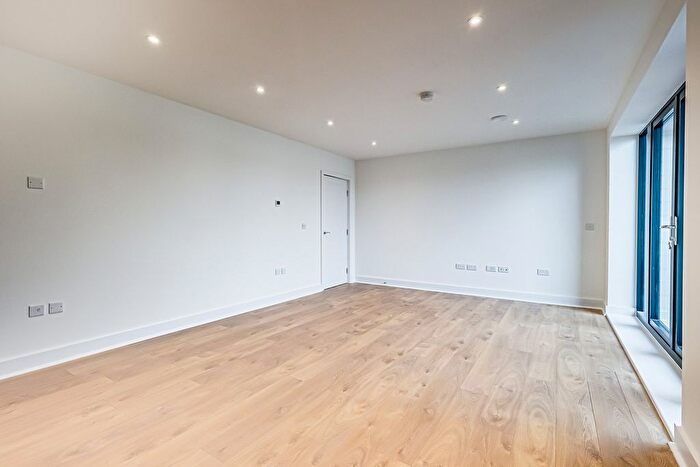 2 Bedroom Flat For Sale In High Street, Rayleigh, SS6