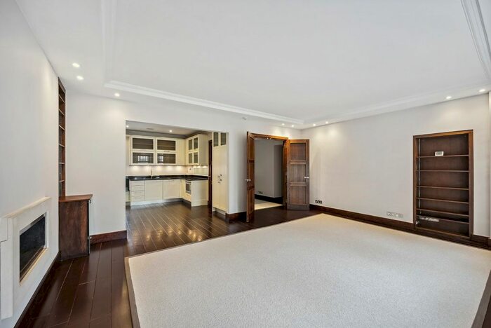 3 Bedroom Flat To Rent In Elm Park Gardens, London, SW10