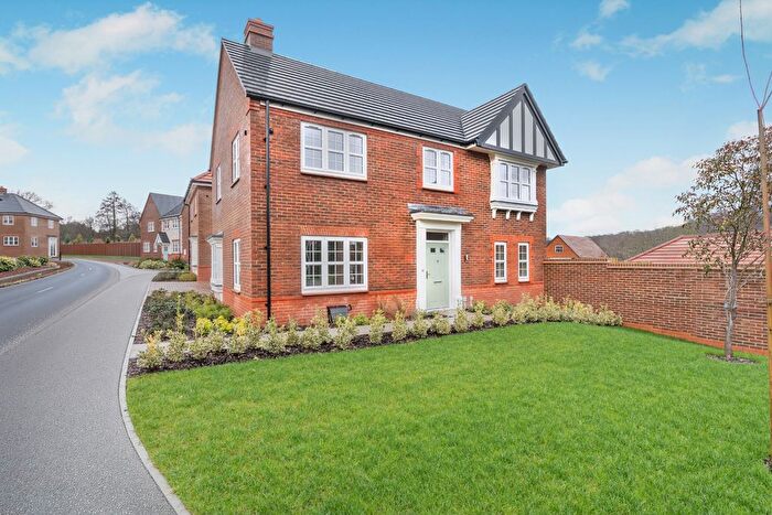 4 Bedroom Detached House For Sale In Woodside View, Bishops Green, RG20