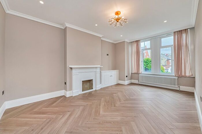 2 Bedroom Flat For Sale In St. Ann's Hill, Wandsworth, London, SW18
