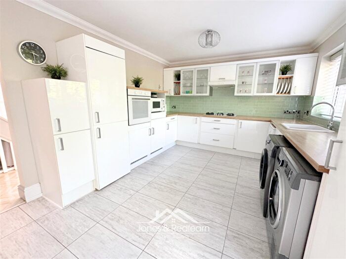 4 Bedroom Detached House For Sale In Gwellyn Avenue, Kinmel Bay, LL18