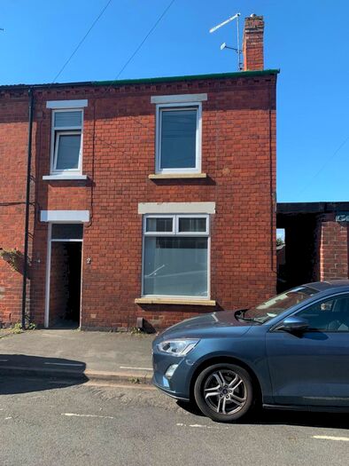 3 Bedroom Terraced House To Rent In Three Bedroom Student House - Howard Street, West End, LN1