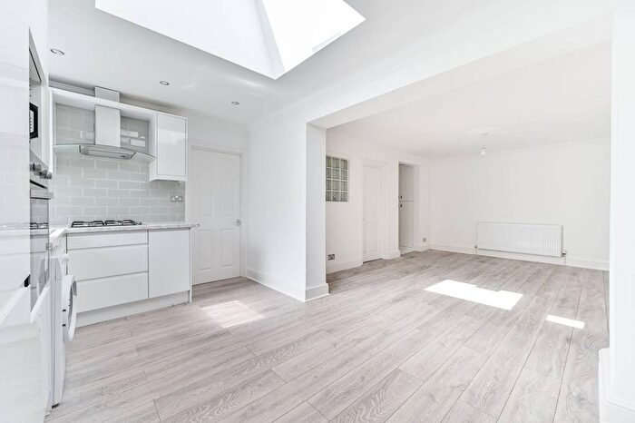 1 Bedroom Flat For Sale In Cresswell Road, South Norwood, London, SE25