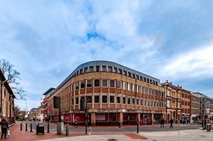 2 Bedroom Flat To Rent In Sussex House, Reading, RG1