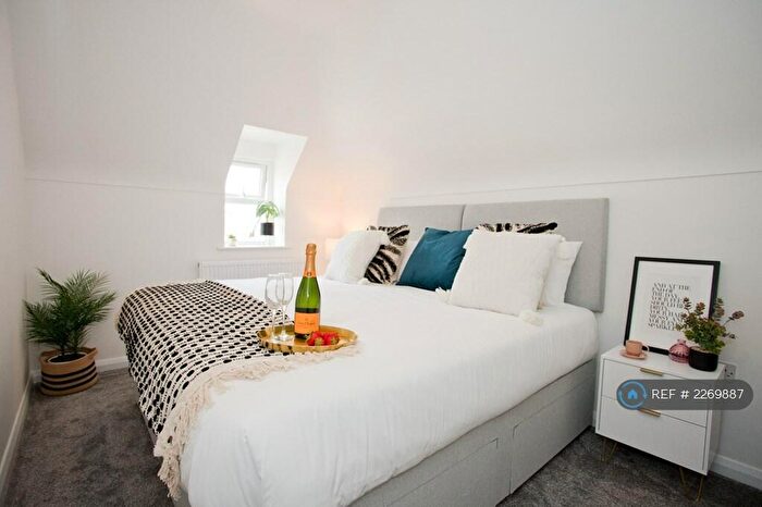 2 Bedroom Flat To Rent In Florence Road, Bournemouth, BH5