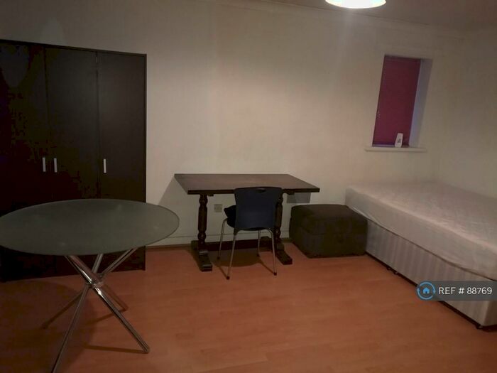 2 Bedroom Flat To Rent In Headford Gardens, Sheffield, S3