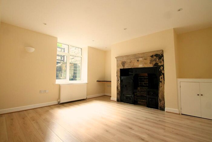 1 Bedroom Flat To Rent In Alexandra Crescent, West Yorkshire, Ilkley, LS29