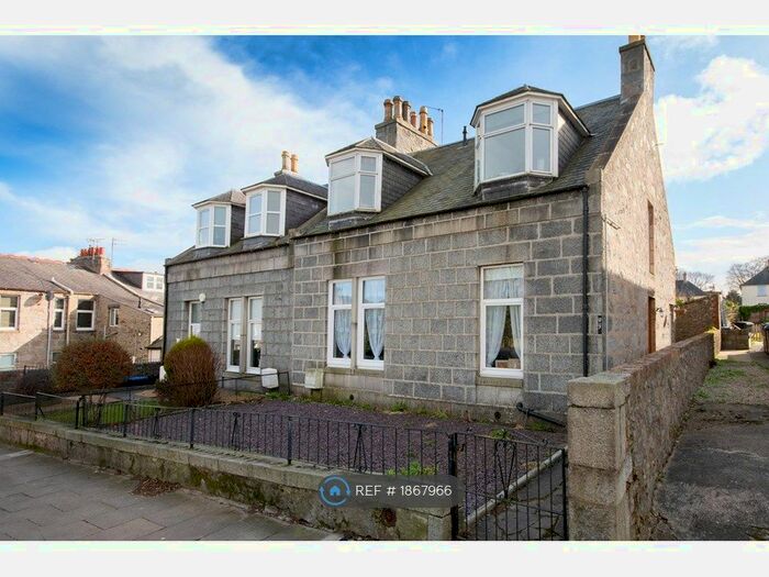 3 Bedroom Flat To Rent In Hilton Road, Aberdeen, AB24