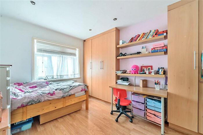 5 Bedroom Semi-Detached House For Sale In Cleveland Gardens, London, NW2
