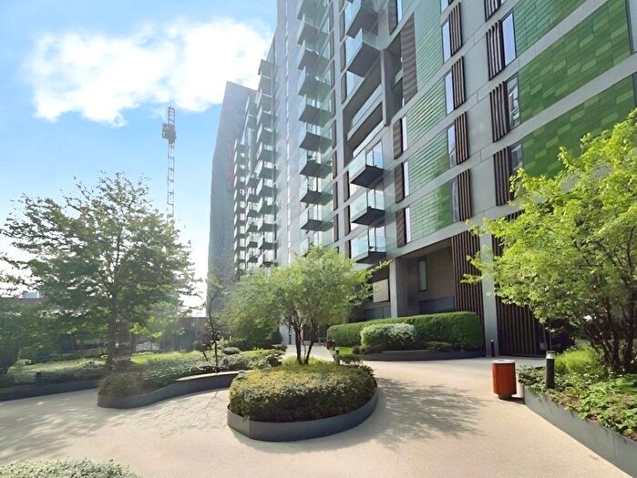 2 Bedroom Flat To Rent In Bury Street, Salford, Greater Manchester, M3