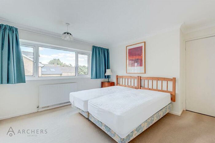 2 Bedroom Flat For Sale In Chesterwood Drive, Broomhill, Sheffield, S10