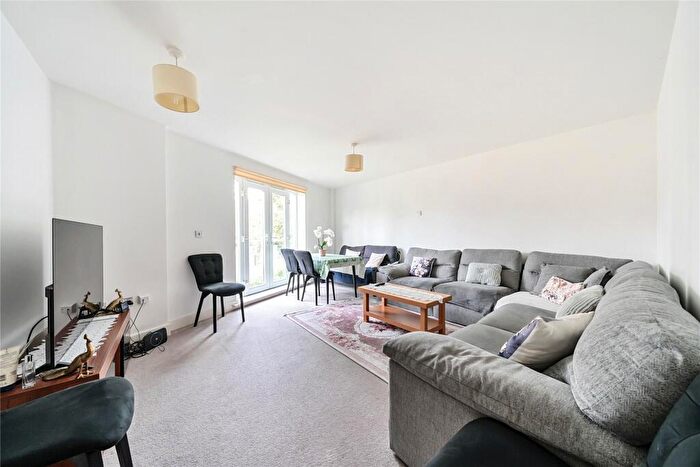 2 Bedroom Flat For Sale In Oakwood Avenue, Beckenham, BR3