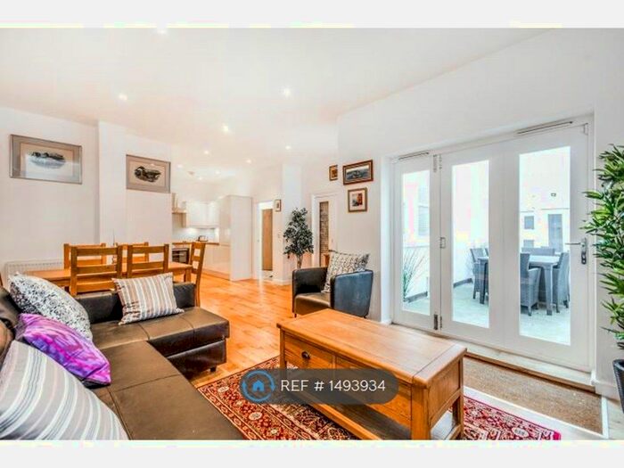 4 Bedroom Maisonette To Rent In Cable St, London, E1W