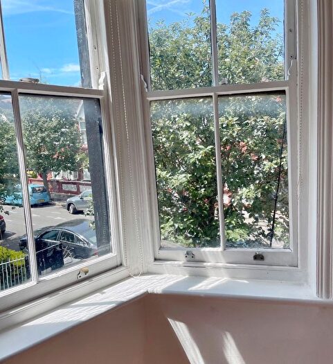 1 Bedroom Flat To Rent In Fulham Palace Road, London, W6