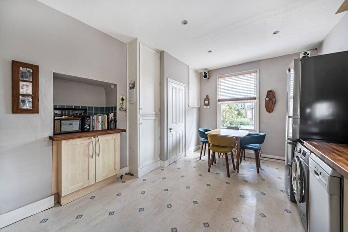 3 Bedroom Flat To Rent In Niton Street, Crabtree Estate, London, SW6