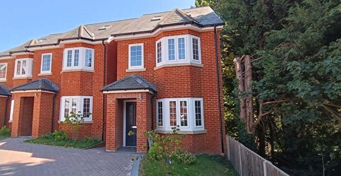 4 Bedroom Detached House For Sale In Cargate Hill, Aldershot, GU11