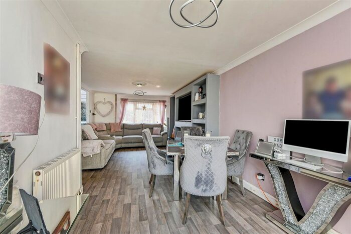 3 Bedroom Terraced House For Sale In Flexford Gardens, Havant, PO9