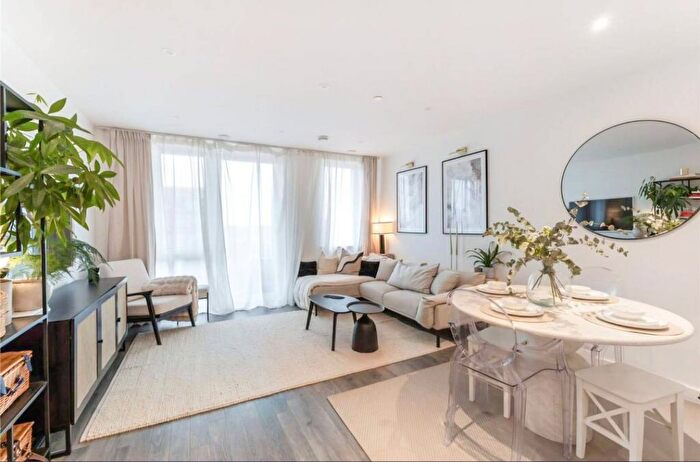 2 Bedroom Flat To Rent In Southsea Heights, Acton, W3