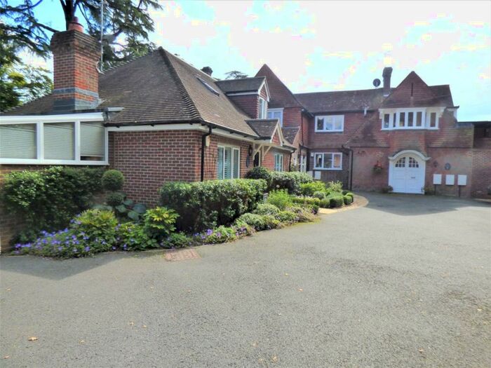 3 Bedroom Maisonette For Sale In Bookham, KT23