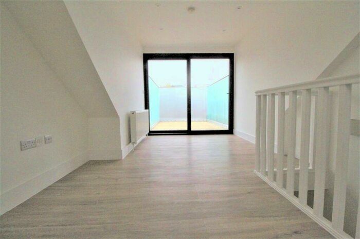 2 Bedroom Flat To Rent In Grove Vale, London, SE22