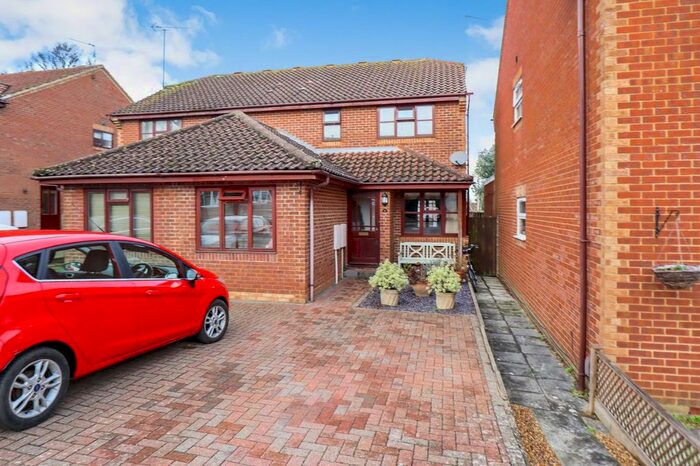 3 Bedroom Semi-Detached House To Rent In Carpenders Close, Harpenden AL5