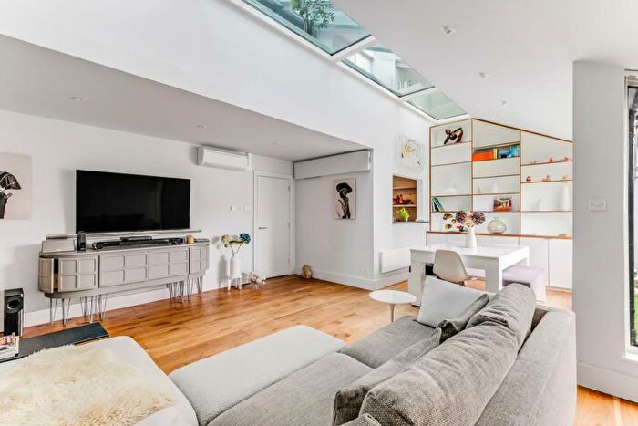 3 Bedroom Apartment To Rent In Gloucester Avenue, Primrose Hill, London, NW1