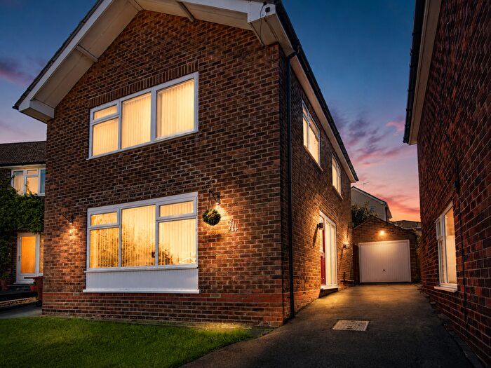 3 Bedroom Detached House For Sale In Weaverthorpe Road, Woodthorpe, Nottingham, NG5
