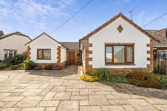 3 Bedroom Detached Bungalow For Sale In High Street, Durrington, SP4