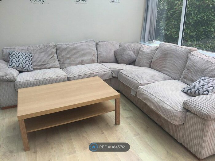 5 Bedroom Detached House To Rent In Brent Close, Newcastle-Under-Lyme, ST5