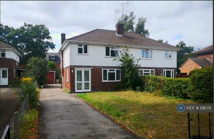 3 Bedroom Semi-Detached House To Rent In Stanton Close, Reading, RG6