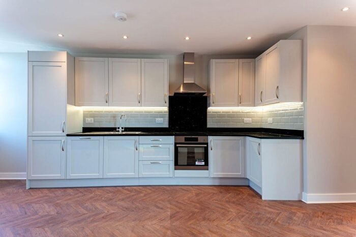 1 Bedroom Flat To Rent In High Street, Shepperton, TW17
