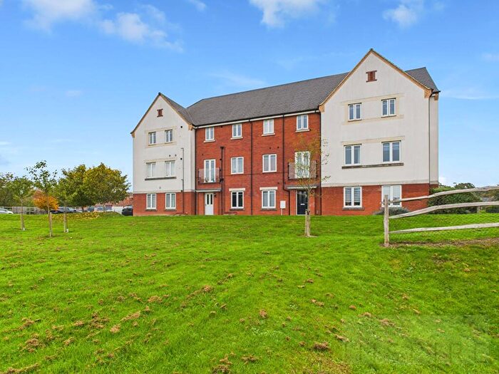 2 Bedroom Flat For Sale In Somerley Drive, Crawley, RH10