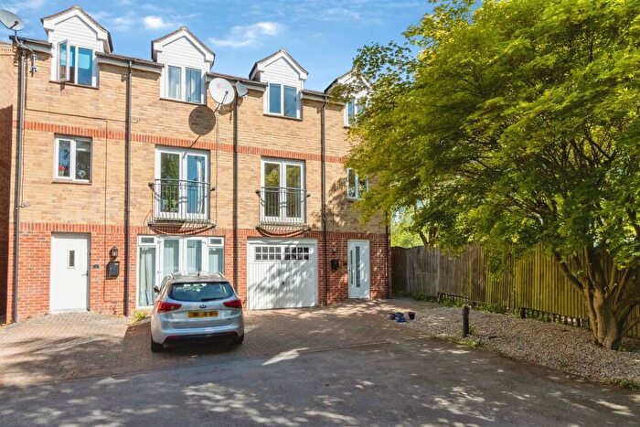 4 Bedroom Semi-Detached House For Sale In St James Mews, Crossgates, Leeds, LS15
