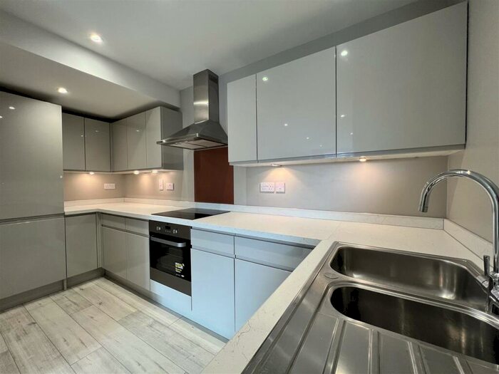 2 Bedroom Apartment To Rent In Victoria Avenue, Southend-On-Sea, SS2