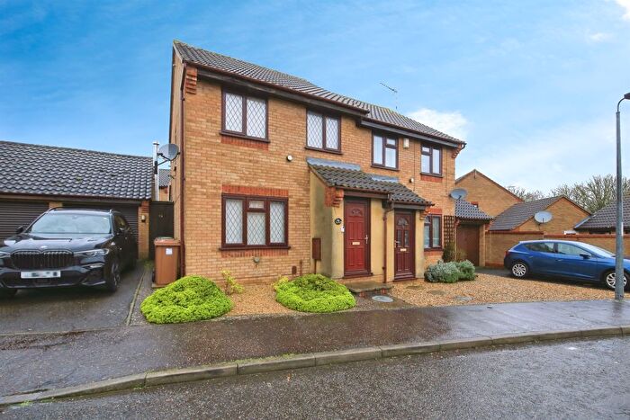 3 Bedroom Semi Detached House For Sale In Hoylake Drive, Farcet, Peterborough, PE7