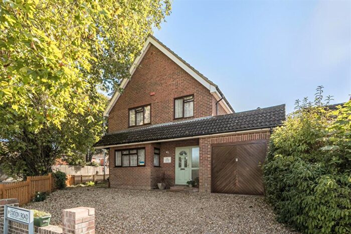 3 Bedroom Detached House For Sale In Station Road, Twyford, Reading, Berkshire, RG10